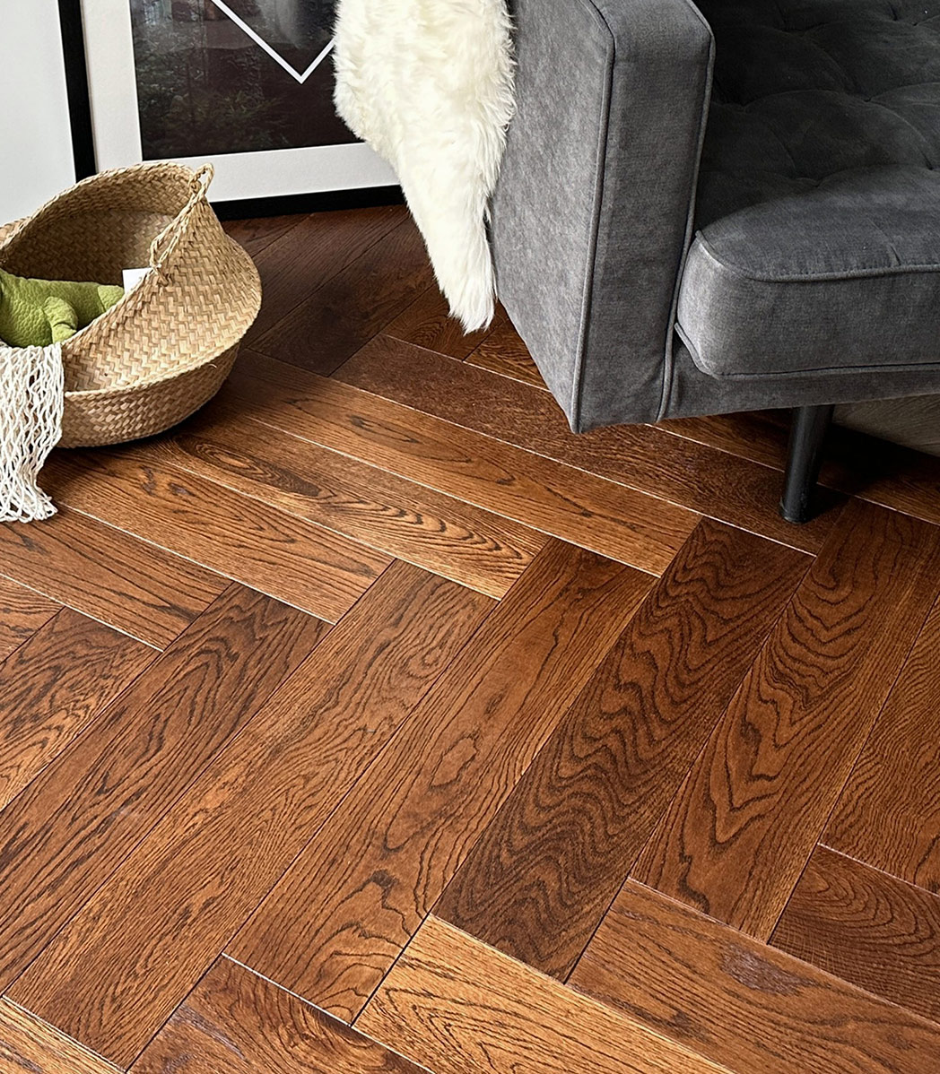 Honey Glazed Oak Herringbone Brushed & UV Lacquered 120mm x 15mm Engineered Parquet Wood Flooring Honey Glazed Oak Herringbone Brushed & UV Lacquered 120mm x 15mm Engineered Parquet Wood Flooring
