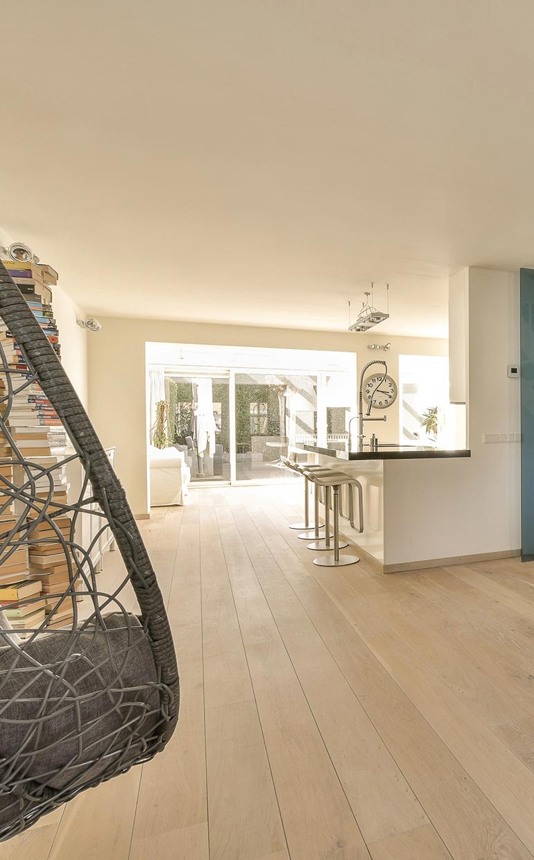 UV Lacquered Dune Shore Oak Plank Flooring in Kitchen-Dining Area