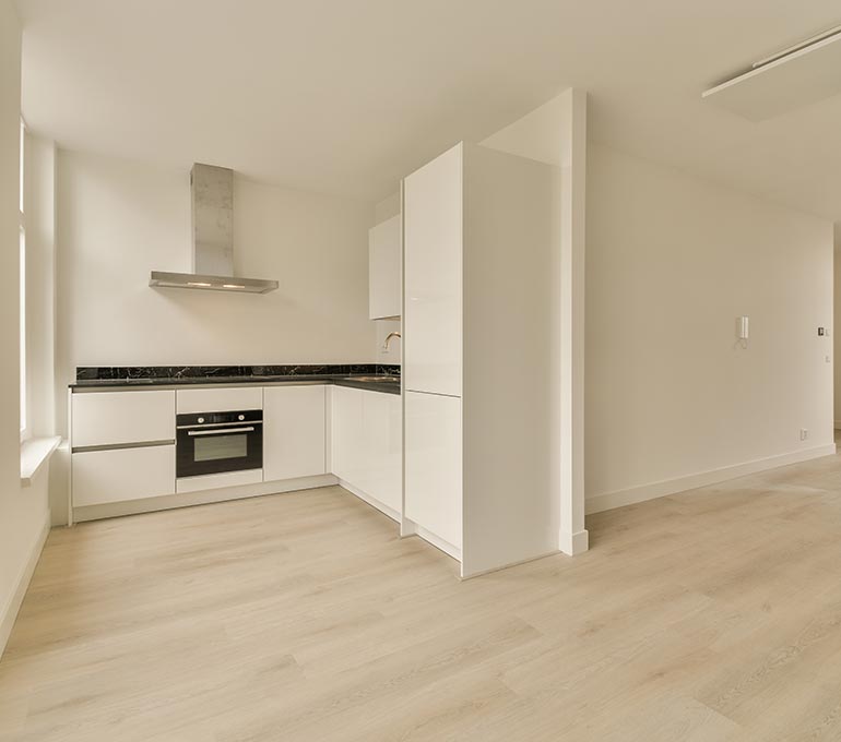 Modern Light White Oak SPC Click Flooring in a Newly Fitted Kitchen